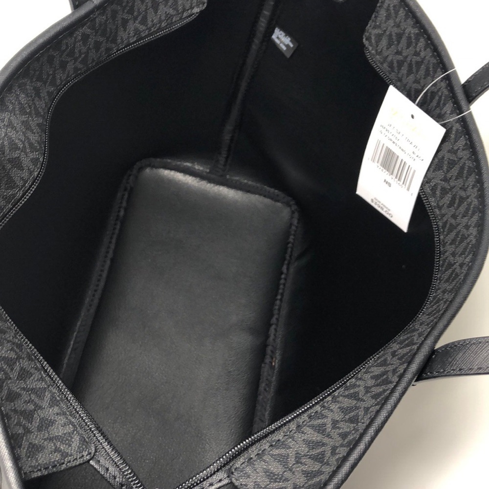 Nwt Michael Kors LG drawstring tote - Picture 3 of 7